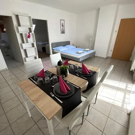 Appartementhaus 5. Jahreszeit Apartman *